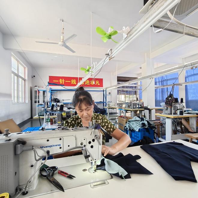 裁服饰江西生产基地顺利投产CQ9电子平台入口浙江金(图2)